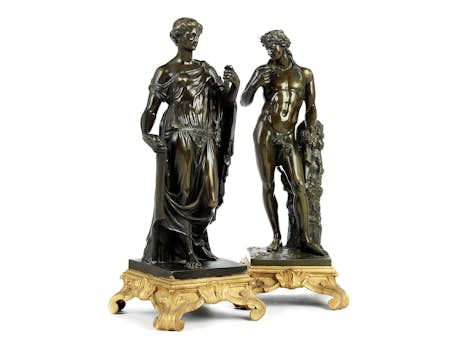 Paar Bronzefiguren der antiken Göttergestalten Dionysos und Nike